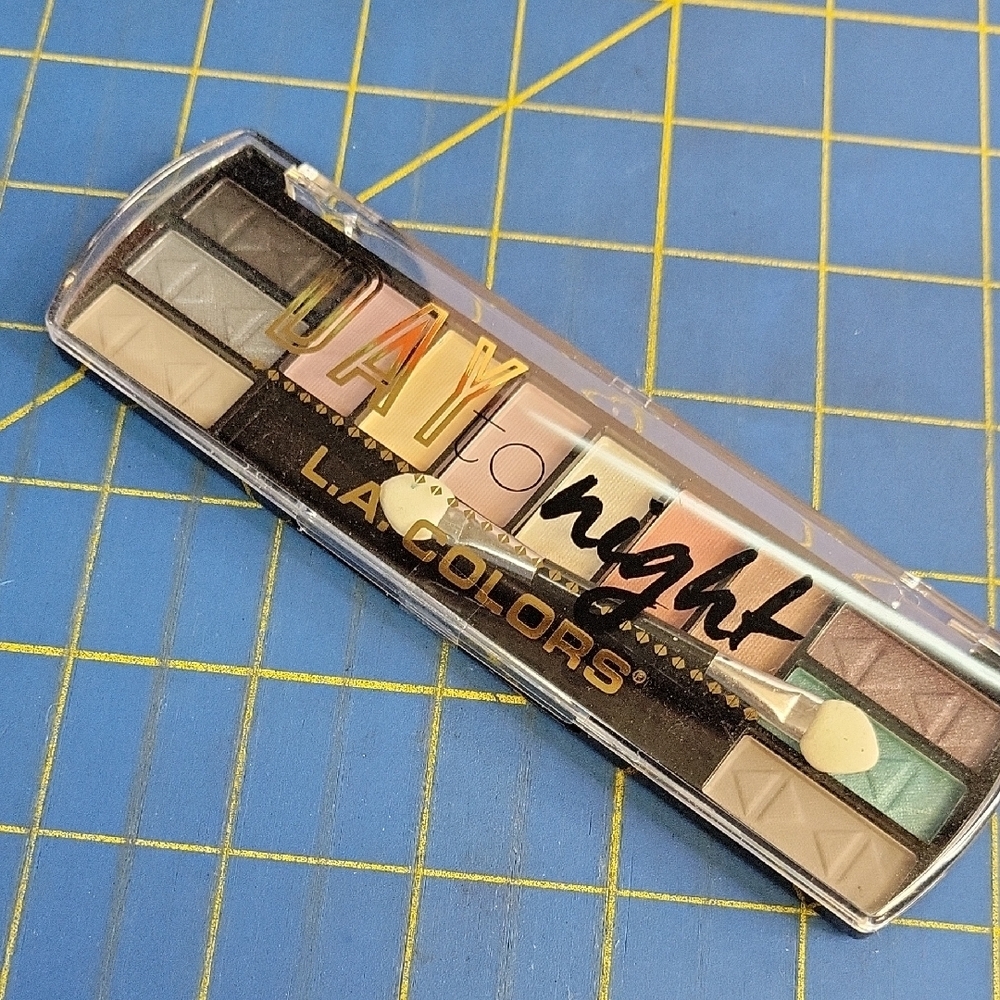 L.A. Colors Versatile Eyeshadow Palette New Sealed - Morning Tide